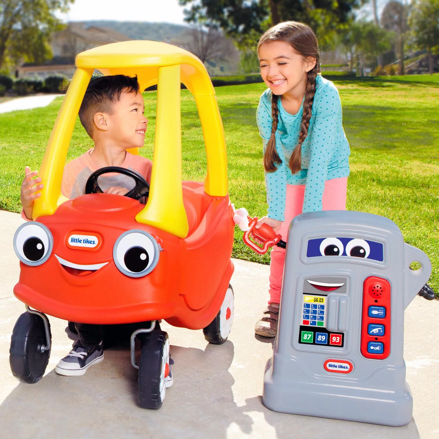 Cozy Coupe with Working Door, Horn & Removable Floorboard