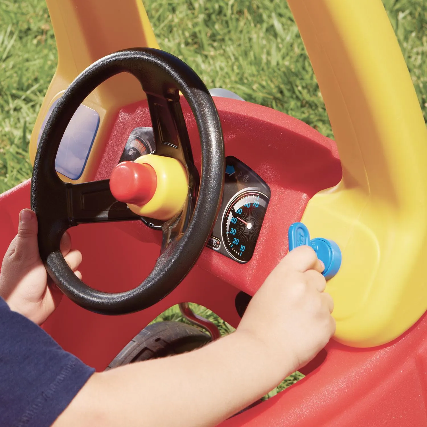 Cozy Coupe with Working Door, Horn & Removable Floorboard