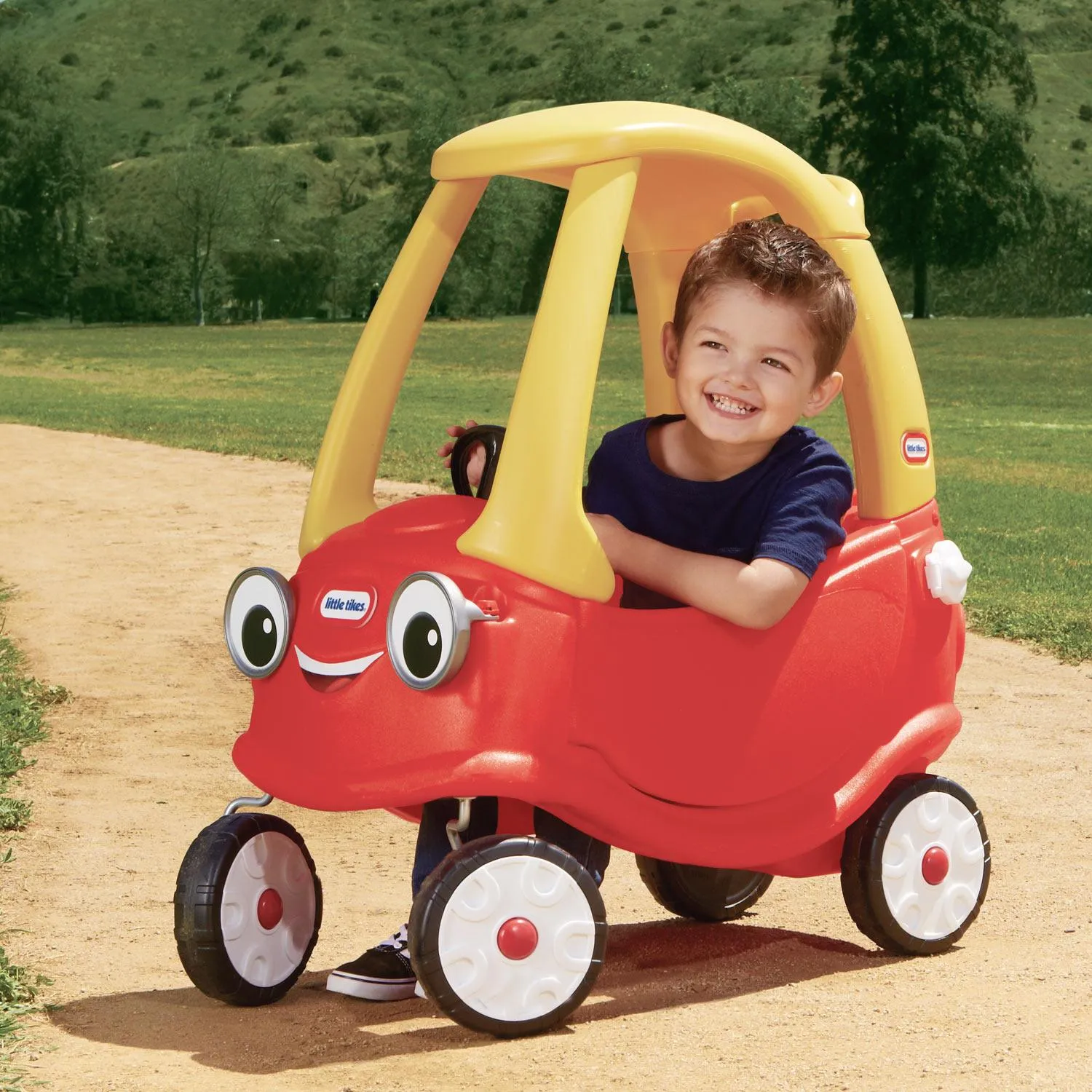 Cozy Coupe with Working Door, Horn & Removable Floorboard
