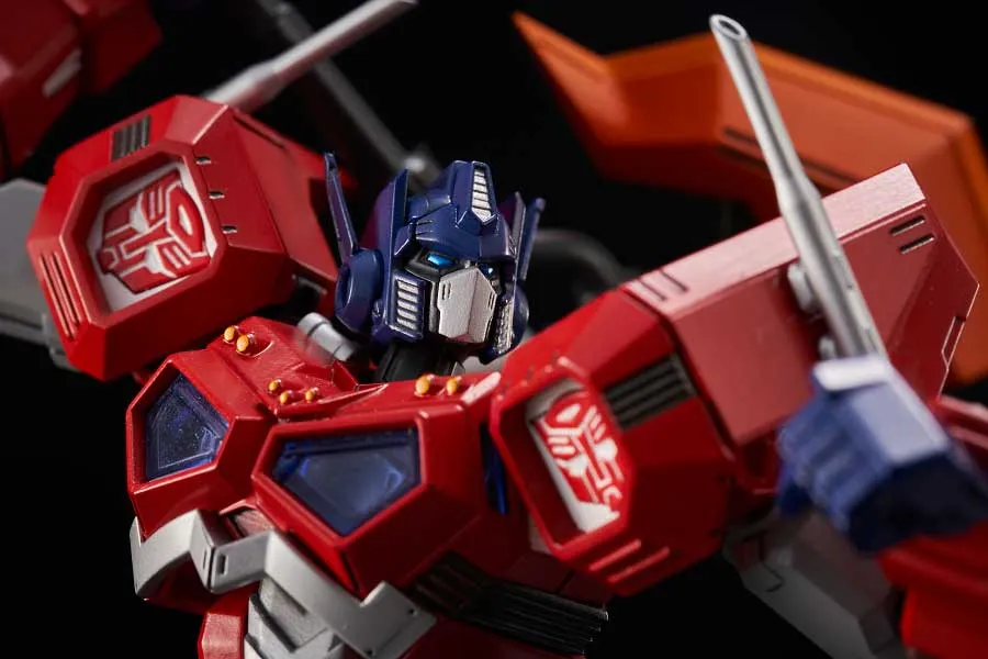 Flame Toys Furai Model Transformers Optimus Prime {Attack Mode) Model Kit
