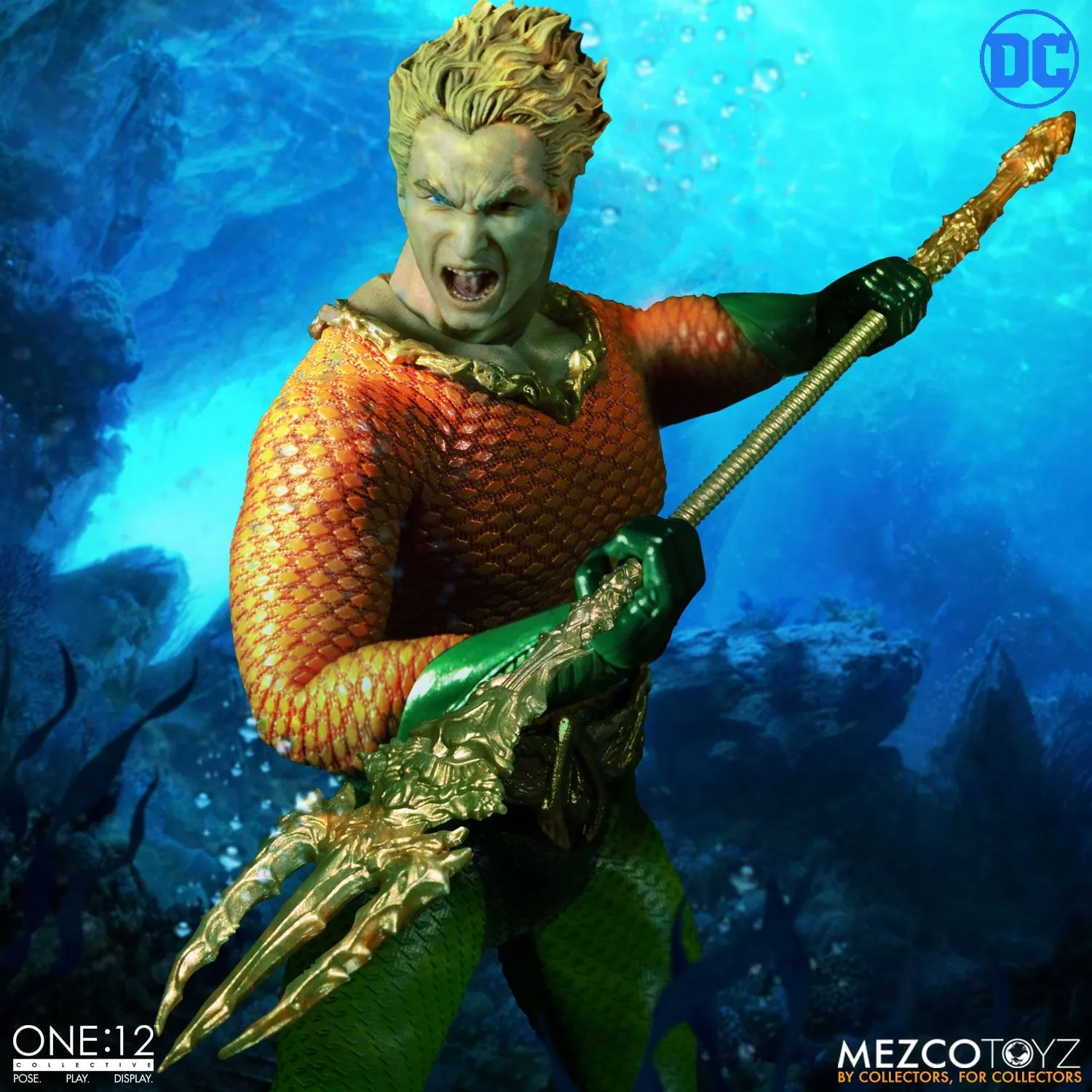 Mezco Toyz ONE:12 Collective: Classic Aquaman Action Figure