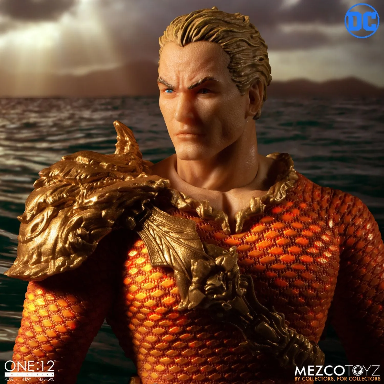 Mezco Toyz ONE:12 Collective: Classic Aquaman Action Figure