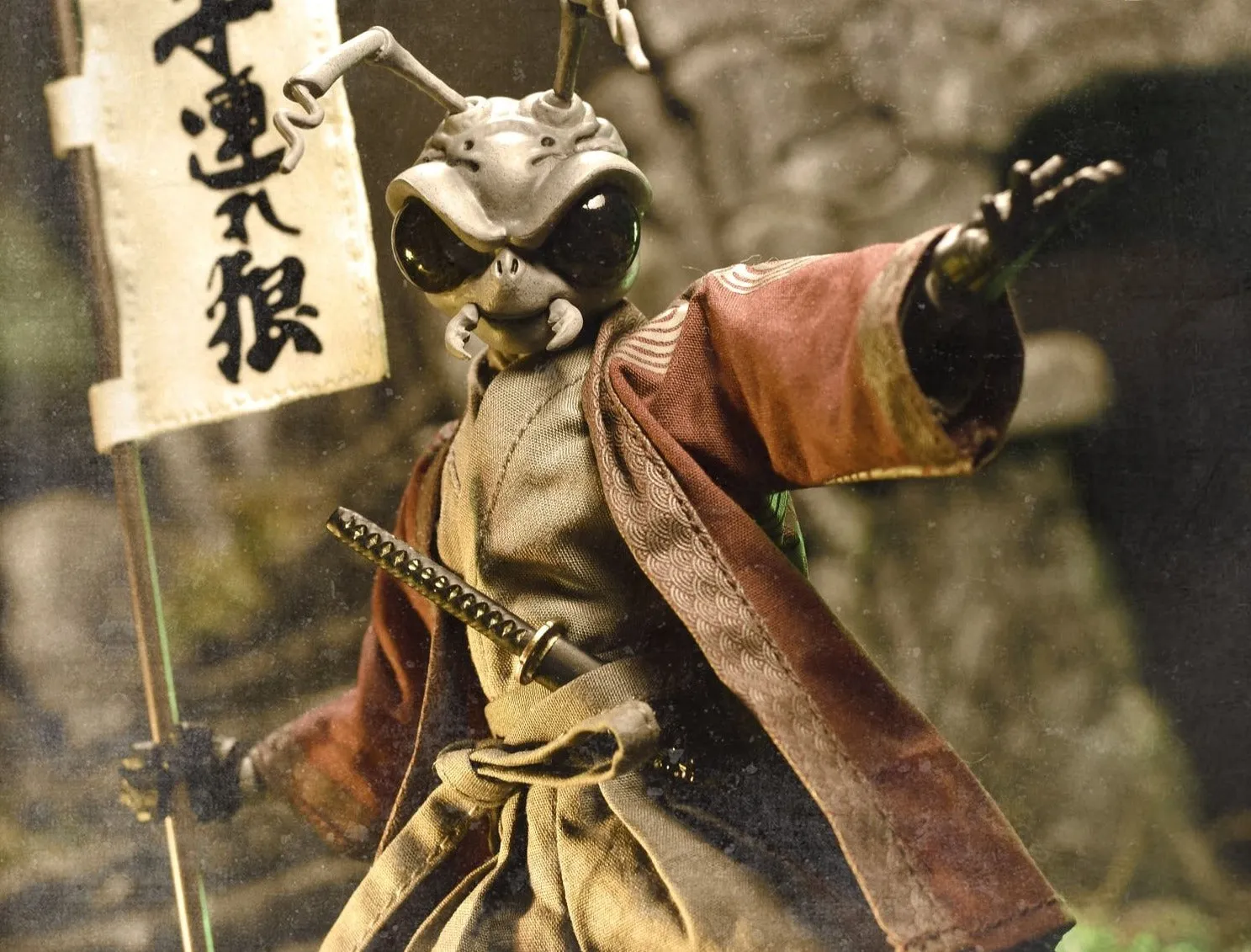 Mezco Toyz ONE:12 Collective: Gomez Lone Roach & Grub Fall Exclusive Action Figure