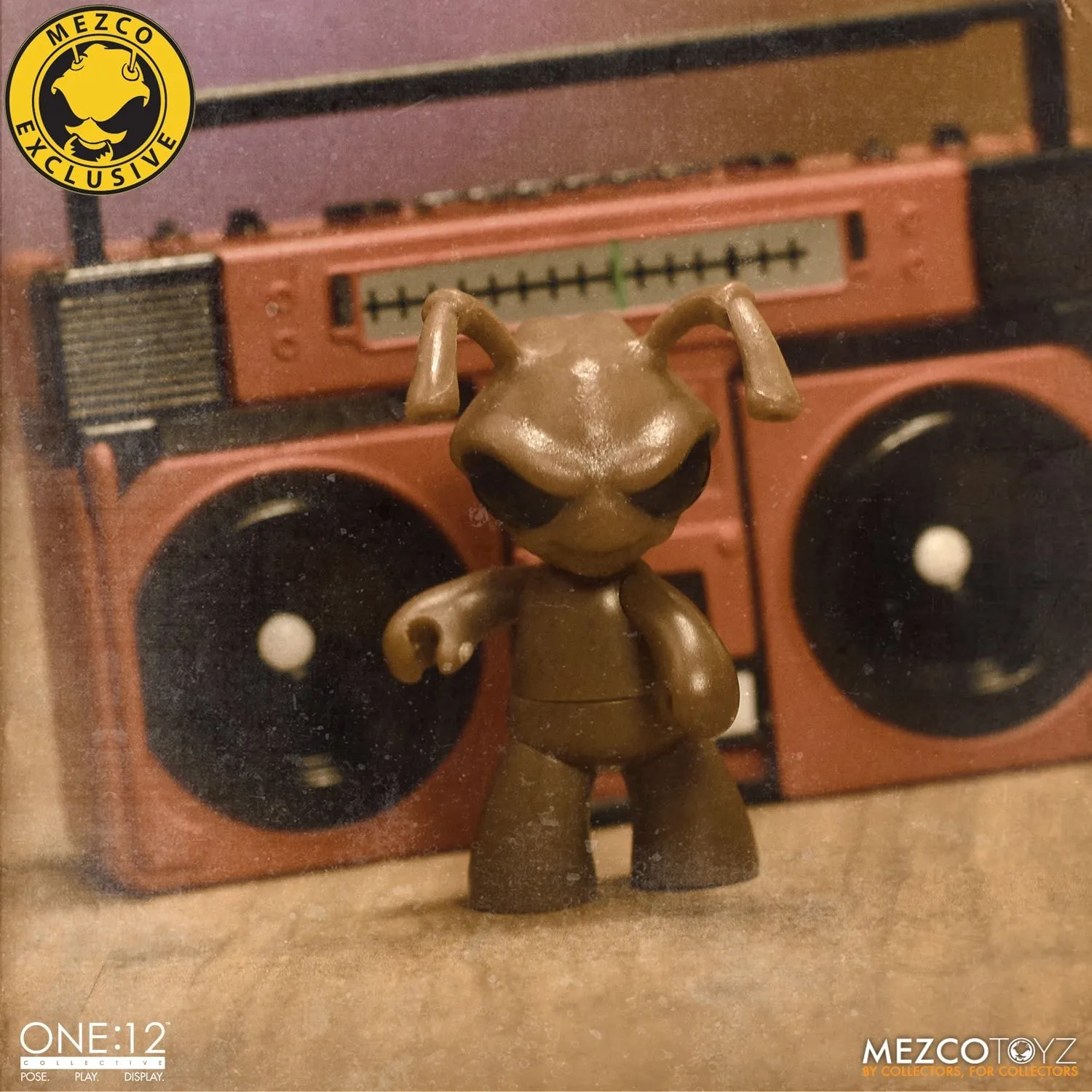 Mezco Toyz ONE:12 Collective: Gomez Lone Roach & Grub Fall Exclusive Action Figure