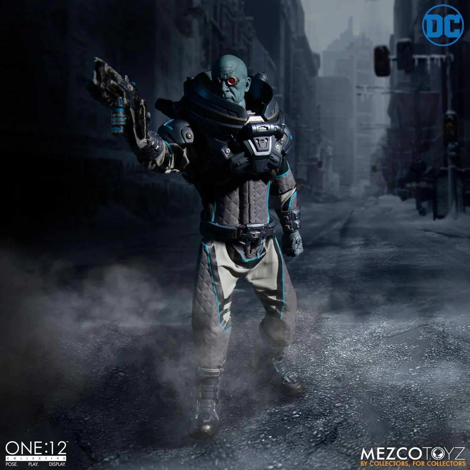 Mezco Toyz ONE:12 Collective Mr. Freeze Deluxe Edition Action Figure
