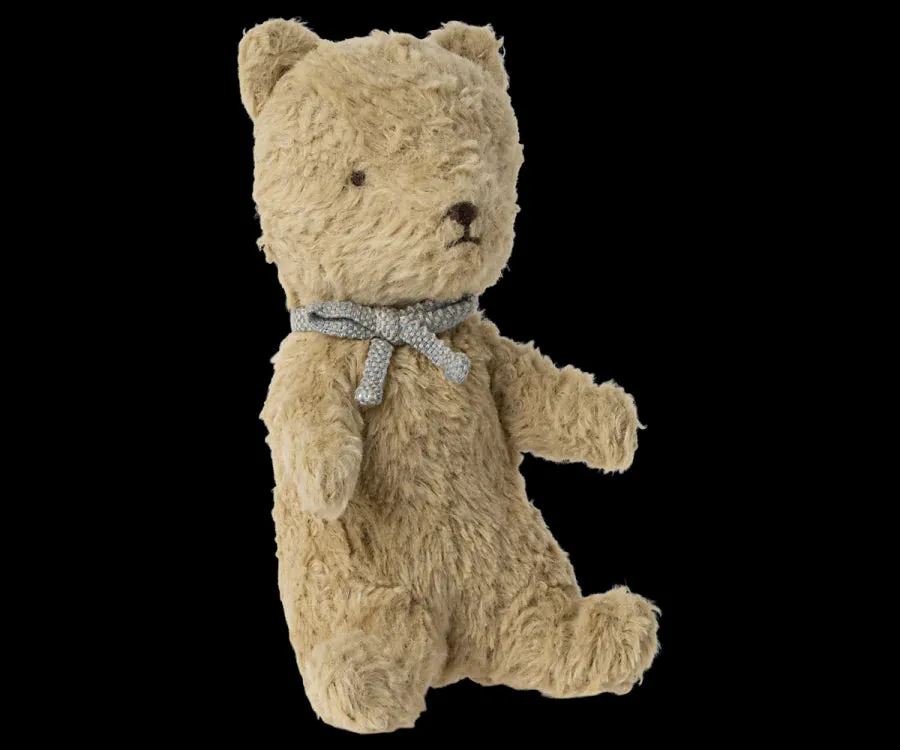 My First Teddy, Sand