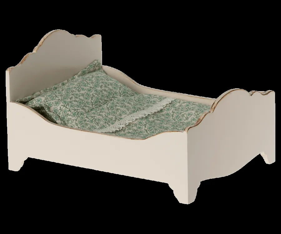 Wooden bed, Mouse